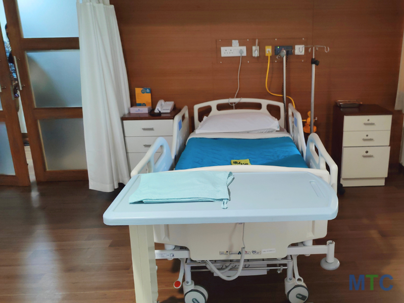 Image of Hospital Bed in Indraprastha Apollo Hospital