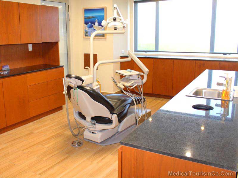 Dentaris-Dental-Clinic-in-Cancun-Mexico