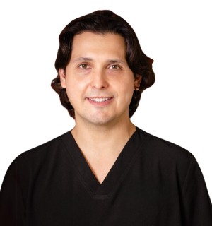 Dr. Alejandro Flores