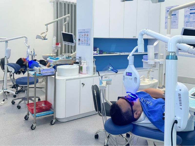 Patient receiving Zoom teeth whitening treatment at our partner clinic in Da Nang