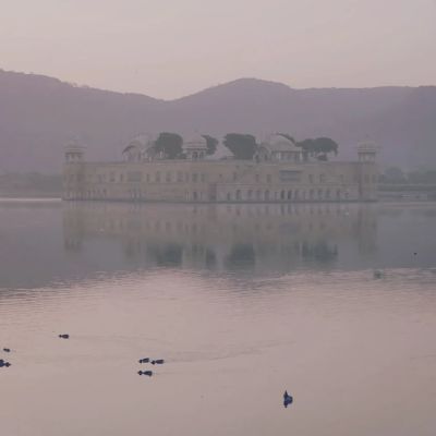 jal mahal covered in mist in winters in jaipur