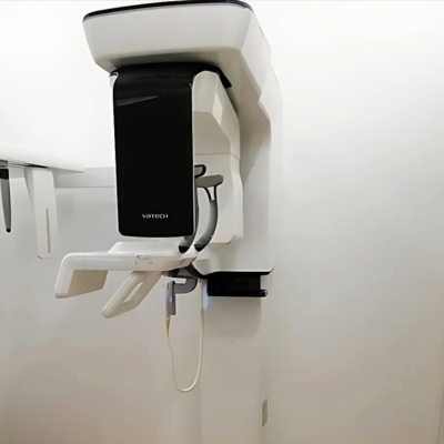 A CBCT (Cone Beam Computed Tomography) scanner in a dental clinic, used for precise 3D imaging in dental diagnostics and implant planning.