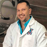 Dr. Julio Oliver - Dentist in Cartagena